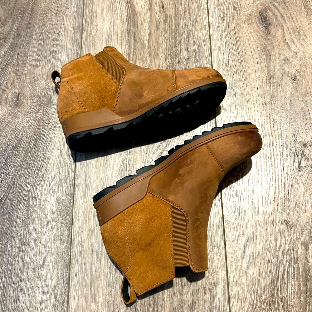 Sorel Wowens size 9 evie wedge like new - never worn outside. Too narrow for me.